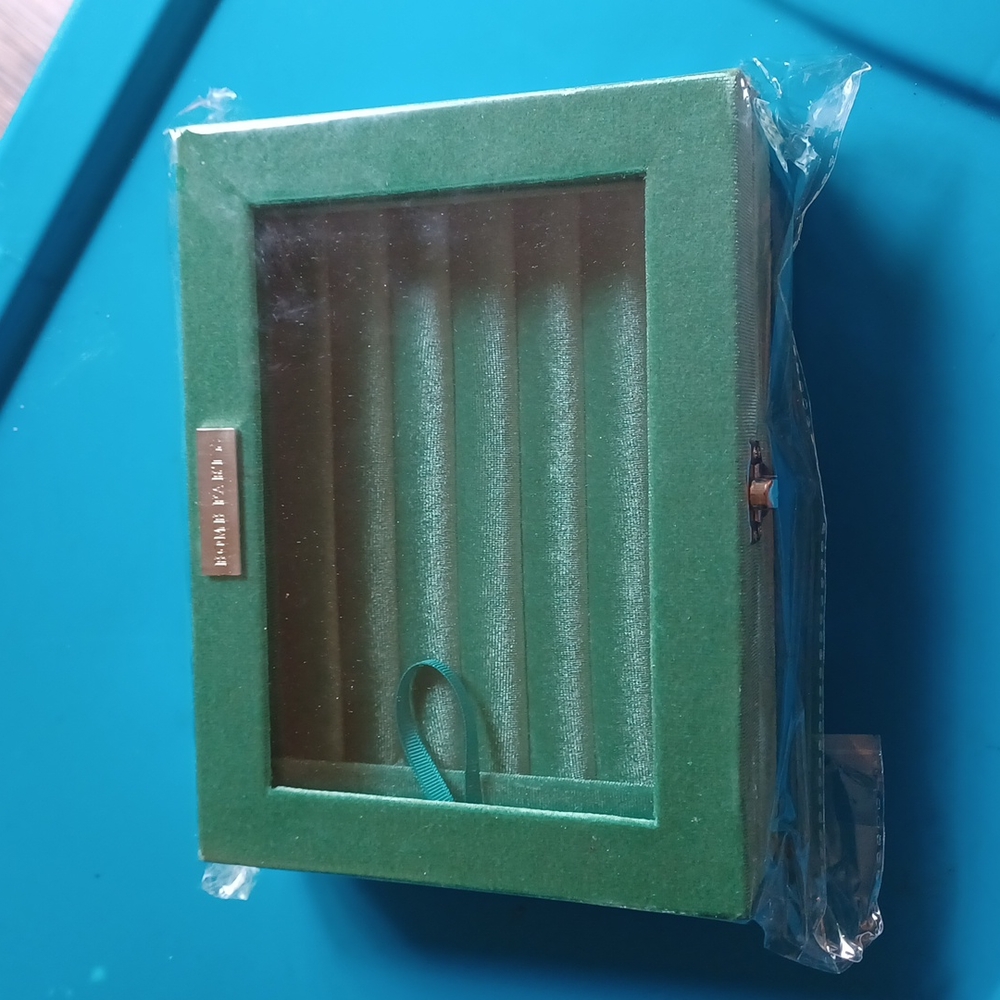 Bomb Party jewelry box